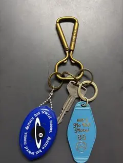 キーチェーン、缶バッジ　huf　y2k archive 90s キーチェーン、缶バッジ huf y2k archive 90s - メルカリ