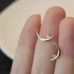 月 ピアス 高級感 上品 三日月 ゴールド アクセサリー 両耳