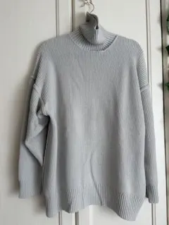 ミディウミソリッド　タートルネックセーター