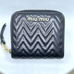 miumiu ミュウミュウ マテラッセ レザー 二つ折り 財布　ブラック