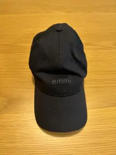 emmi ロゴウールライクキャップ ブラック