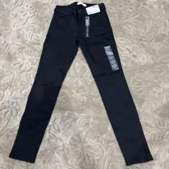 新品タグ付き！ユニクロ　ウルトラストレッチジーンズ　22 ブラック