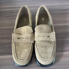 ZARAベージュ スエード ローファー
