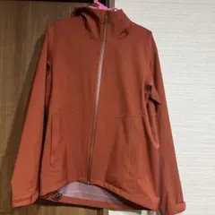 UNIQLO ブロックテックパーカー