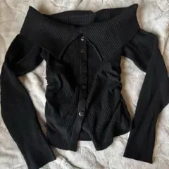 黒のリブ編み長袖トップス　オフショル　ニット　レディース　黒　襟付き　薄手ニット