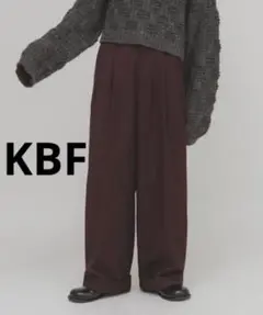 KBF 센터 프레스 스트레이트 팬츠 보르도 레드