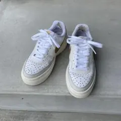 ナイキスニーカーコートビジョンアルタ23㎝