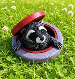 ひょっこりアライグマ置物♪　マンホール風オブジェ　インテリア雑貨　新品のサムネイル
