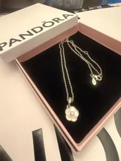 PANDORA フラワーモチーフ ネックレス45cm