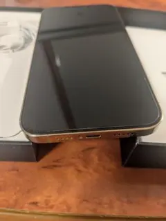 iPhone12ProMax 128GBバッテリー残量81% （背面割れ）