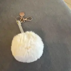 ファーチャーム キーホルダー ホワイト