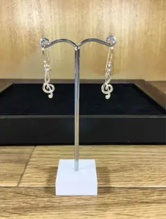 音符デザイン シルバーピアス　ト音記号