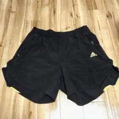 adidas 黒 ショートパンツ