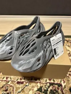 adidas YEEZY FOAM RUNNERのサムネイル