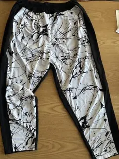 bAz フィットネスパンツ （膝下丈）白黒スプラッターパターン