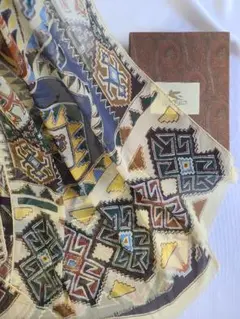 最高級 ETRO エトロ シルクスカーフ 大判 総柄 幾何学柄 イタリア製 最高級 ETRO エトロ シルクスカーフ 大判 総柄 幾何学柄 イタリア製