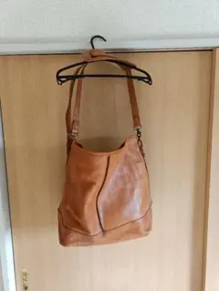 レザーショルダーバッグ　キャメル　ブラウン