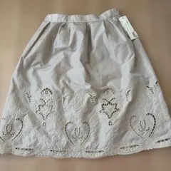 裾刺繍 ひざ丈スカート ベージュのサムネイル