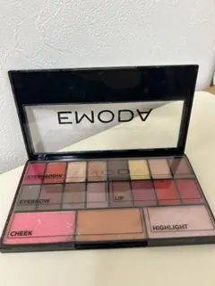 EMODA マルチパレット アイシャドウ チーク リップ ハイライト