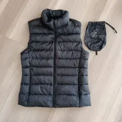 ユニクロ　ウルトラライトダウン　ダウンベスト 収納袋付き　ブラック