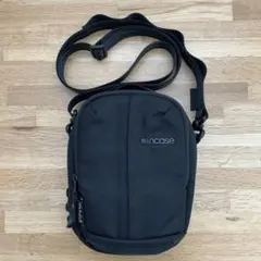 Incase Tracks Small Shoulder Pouchのサムネイル