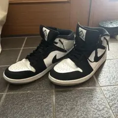【箱無し】28.5cmNIKEエアジョーダン1ミッド黒白のサムネイル