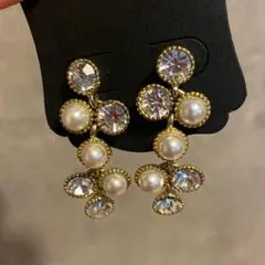 ゆらゆら　ピアス　ビジュー キラキラ　パール