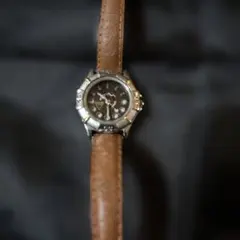 GUESS（ゲス）のヴィンテージ・クォーツ腕時計のサムネイル