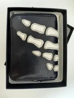 未使用級】 パンクドランカーズ アイツ柄 二つ折り財布 黒 - メルカリ