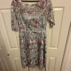 刺繍入り花柄ドレス 水色 半袖 Aライン