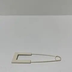 安全ピン　ホワイト　スカート留め　マフラー留め　スカーフ留め　アクセサリー小物