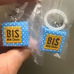 チロルチョコ めじるしアクセサリー★BIS Milk Choco（青)2個セット
