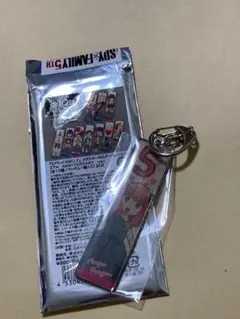 スパイファミリー 5周年グッズ メタルキーホルダー アーニャ