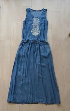 JOINTWORKS 刺繍入りデニムマキシワンピースのサムネイル
