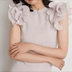 完売品⭐️スナイデルSNIDEL ラッフルスリーブニットプルオーバー