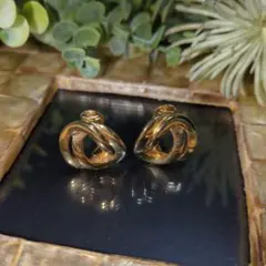 Item thumbnail for item d5971b0d-21d1-46aa-8528-188b1653f587