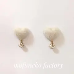 905》ふわふわハートストーン【オフホワイト】ピアスイヤリング ハンドメイド 冬