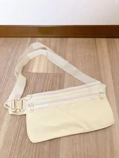 Iちゃん様専用【新品未使用】ウエストサコッシュ ショルダーバッグ ベージュ 薄型