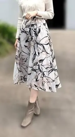 stola. ストラ花柄 フレアスカート ロング丈 38　美品のサムネイル