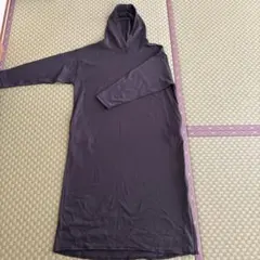 フードつきワンピース　パーカーワンピース