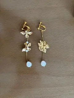 ゴールド 花モチーフ イヤリング