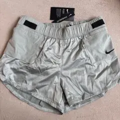 新品 NIKE DRI-FIT ランニングウェア レディース Sサイズ グリーン