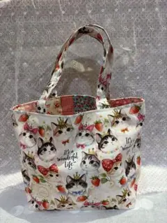 ハンドメイド　トートバッグ　ランチバッグ　ネコイチゴ