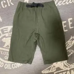 カーキ色　ハーフパンツ