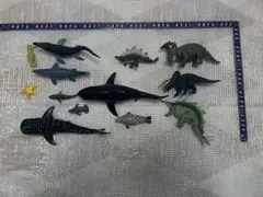 海洋生物と恐竜フィギュアセット　E 13体