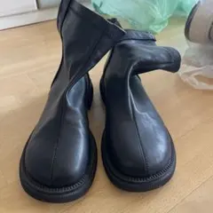 ブラックレザーショートブーツ