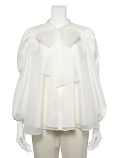 elu. Margaret blouse White - メルカリ