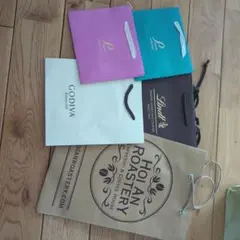 紙袋GODIVA、Lindt、Holan Roastery、Coco Box