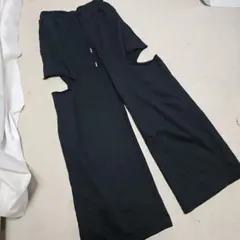 カジュアルパンツ ブラック サイズF　ダメージカット　スリット ワイドパンツのサムネイル