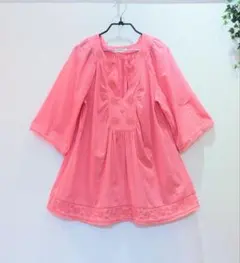 【 ナチュラルビューティーベーシック 】刺繍入り　チュニックブラウス 五分袖のサムネイル